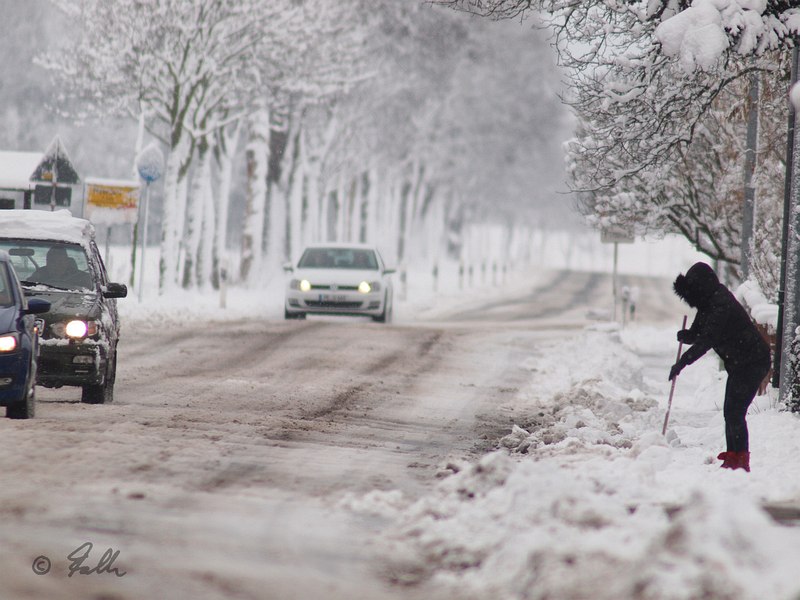 Germaniacs Snow-shoveling-Insanity at Work   © Falk 2016