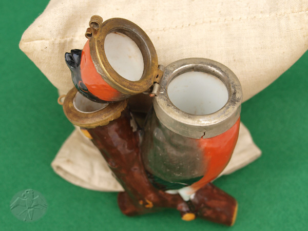 vintage Ornithologist Club members porcelain Bullfinch tobacco pipe; probably about 1830-50;   © Falk 2010