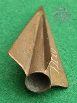 The Aztec broadhead is one of my favorites because it's good looking and because of the special material and way of manufacture: it is cast from Copper-Beryllium bronze   © Falk 2010