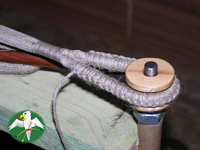 At this stage the loop will be finaly formed by first winding and then knotting the serving around it.   © Falk 2007