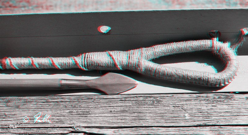 red-cyan Anaglyph of a Crossbow String   © Falk 2016